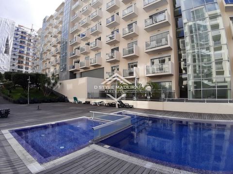 Apartamento T3 no 2º piso, inserido no condomínio fechado de referência na zona privilegiada da Ajuda. Este imóvel caracteriza-se pelas suas áreas amplas e uma notável iluminação natural. Constituído por duas suites, um quarto e uma casa de banho soc...