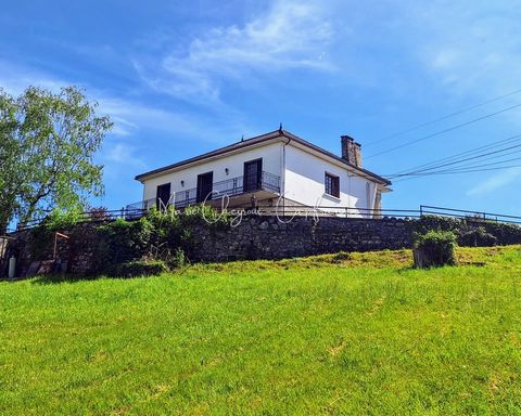 Grande maison avec vue panoramique COSNAC (19)