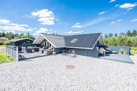 This lovely cottage is ready for your holiday in scenic and family-friendly Houstrup. Søndervang 78, is a cosily furnished cottage. In the middle of Houstrup is this cozy cottage with 2 lovely terraces. There are a total of 4 sun loungers and garden ...