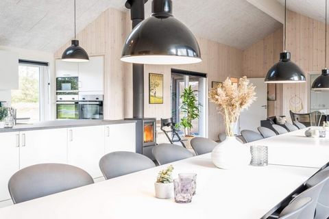 MAX 2 Hunde.Sommerhus with swimming pool, whirlpool and sauna located Houstrup. The house's pool section contains a large swimming pool, water slide, swimming coach, large whirlpool and sauna with room for 6-8 people. The swimming pool is 20 m & # 17...