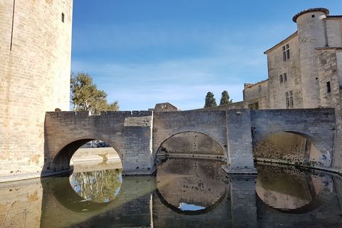 Located in the tranquil village of Lirac in the South of France, Villa Alba is a beautifully appointed holiday home perfect for up to 6 guests. With 3 cozy bedrooms, a private heated swimming pool (available April to October), and a lush garden compl...