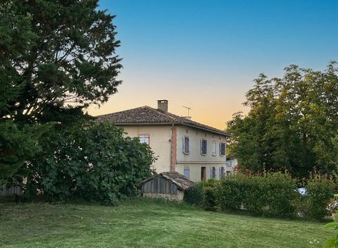 Dpt Tarn et Garonne (82), à vendre Puycornet Propriété avec 2 maisons - Terrain de 11 1685 m²