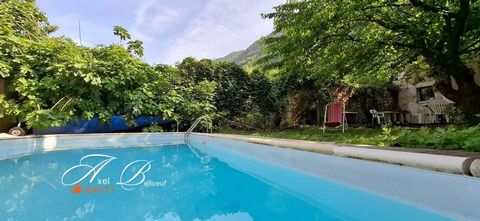 Maison de 250m², 8 pièces, 5 chambres et Piscine