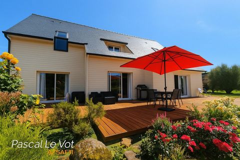 MAISON FAMILLIALE AVEC SES 5 CHAMBRES AVEC SES COMMERCES A PIEDS