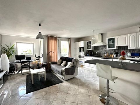 Au cœur d'un résidence sécurisée nichée dans son écrin de verdure, Venez découvrir cet appartement 4 pièces et ses parties communes aux multiples activités familiales (aire de jeux, court de tennis, promenades du parc) Au 4ème étage avec ascenseur, i...