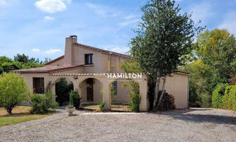 CORDES-SUR-CIEL (TARN)  Villa de charme avec piscine et vue imprenable sur la célèbre cité de Cordes-sur-Ciel.