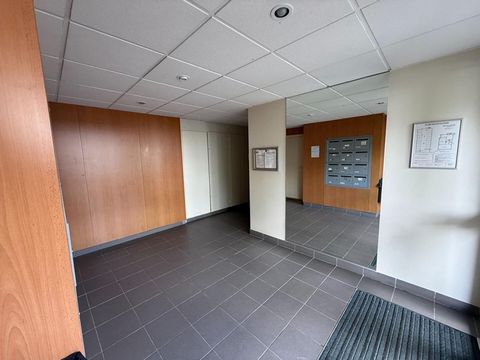 Ille et vilaine, RENNES (35000), secteur Beauregard, appartement 2 pièces situé au 1er étage sans ascenseur,. Nous avons un salon séjour lumineux et sans vis à vis avec un balcon. La cuisine est indépendante et aménagée. La chambre dispose d'un placa...
