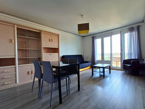 Agréable appartement familial situé au 4ème et dernier étage d’une petite résidence avec ascenseur et au pied des transports.