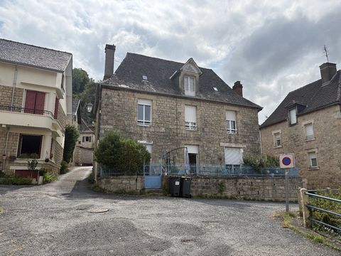 OPPORTUNITÉ INVESTISSEUR  Immeuble avec 3 appartements + atelier au cur d'Ayen (Corrèze)