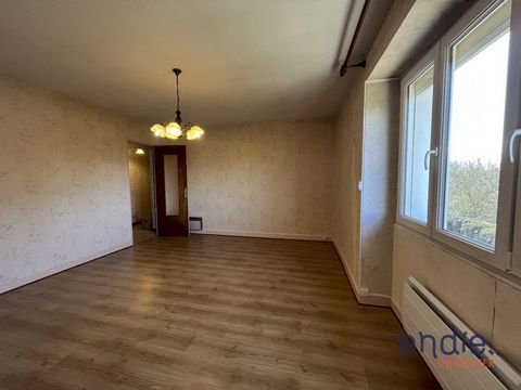 À vendre : nous sommes heureux de vous présenter à ARC LES GRAY (70100) cet appartement de 5 pièces, de 126 m². Son intérieur offre une entrée, trois chambres, une cuisine et son séjour, un cellier et une salle d'eau. Un chauffage convecteur est inst...