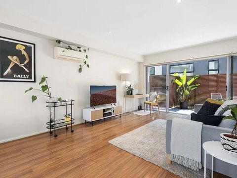 Step into contemporary living with this stylish, low-maintenance unit in one of Melbourne's most dynamic and fast-growing suburbs. Perfectly positioned just minutes from central Footscray, this property offers a brilliant lifestyle opportunity for fi...