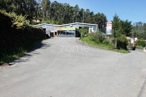 Property identification: ZMPT534710 Industrial pavilion with 740 m2 in the parish of Parada de Gatim, Vila Verde, inserted in land with 19.300m2. This Industrial Pavilion has a permit for use for manufacturing industry and is currently operating as a...