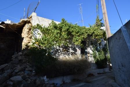 Lithines Maison ancienne de 70m2 à vendre à Lithines. La propriété est dans le besoin ou la rénovation. Il se compose de 5 chambres au total. Et dispose d'un parking dans la rue. L'eau et l'électricité sont à proximité.