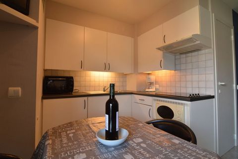 Enjoy a wonderful vacation in this beautiful apartment in Bredene, close to the beach by the sea. You have access to a pleasant, communal pool and a fine garden. Ideal for 2 persons, or 4 with children. Apartment Sunrise is located on the domain 'Blu...