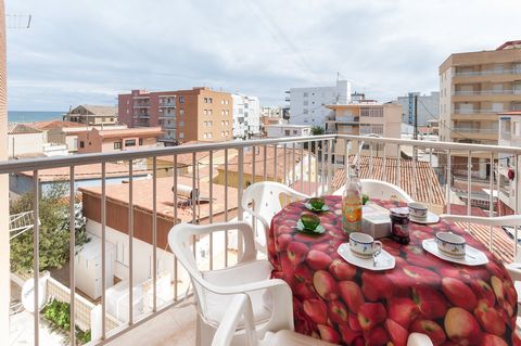 Apartment near the beach in Playa de Piles, perfect for 6 persons. The fine, sandy beach is only 150m away and is a relatively quiet and familiar beach. There is a seaside boulevard, for long walks or a coffee and an ice cream. In Playa de Piles you ...