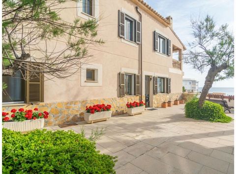 Welkom in dit prachtige zomerhuis met prachtig uitzicht op de zee in Sant Elm (Andratx). Het biedt twee onafhankelijke appartementen met een capaciteit voor in totaal 8 gasten. Dit is de perfecte accommodatie voor twee gezinnen die samen hun vakantie...