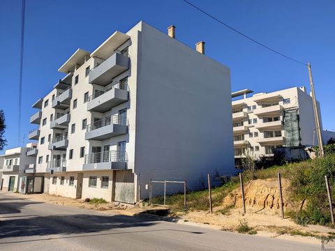 APPARTEMENT T3, dune superficie comprise entre 128m2 - 137m2 à Olhão. Cette propriété est située à Quelfes, à quelques minutes du marché dOlhão et à environ 20 minutes de laéroport de Faro. Le bâtiment où lappartement est inséré est dans la phase fin...