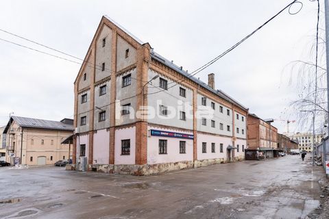 Building in a development area of huge business project of Rail Baltica, central market, 95% occupancy.Potential for hostel, hotel. Now it is used as warehouse and offices.Area with active people flow, close to railway station, bus station, public tr...