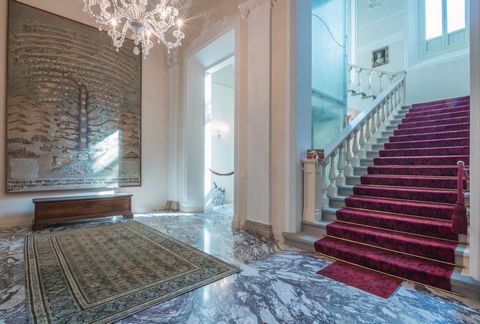 Cette splendide propriété de luxe à vendre est située à Forlì. C'est un appartement prestigieux situé à l'intérieur du Palazzo Paulucci De Calboli Dall'Aste, dont les origines remontent au XIVe siècle. La façade majestueuse, les chanfreins baroques d...