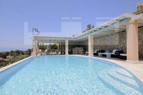 A very special villa for sale in Porto Cheli built and decorated with taste. The luxurious property was built in 2009 and comprises 280sqm spead over three floors with 5 bedrooms and 5 bathrooms, accommodating easily 10 people. it is located on the s...