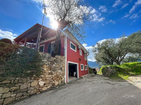 This traditional style country home is located in a great spot with easy access routes to all parts of the island. The 60sqm of terraces and well laid-out garden, with an abundance of orange and lemon trees, offers the perfect setting to enjoy the wa...