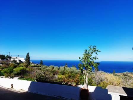 Roussa Ekklisia, Sitia, East Crete: Stone house with sea and mountain views just 4km from the sea. The property is 28m2 on a plot of approximately 30m2. It has an open plan area with kitchen-living room and fire place, and has a small room as well. T...