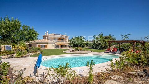 Virtual Tour | Video This beautiful 4 bedroom villa is located in a rural and peaceful countryside area, within a 15-minute drive from various beaches and golf courses, a 5-minute drive from the Village of Algoz with all the amenities and a 7-minute ...