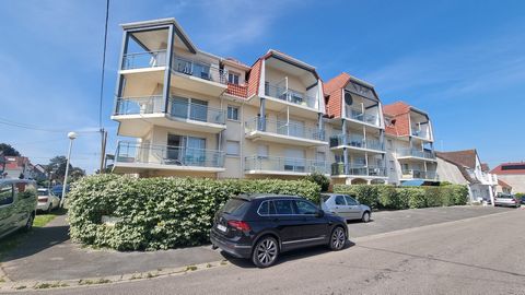 Stella Habitat offers in Stella beach, on the 1st floor of an ideally located residence, this beautiful apartment type 3 comprising: Entrance with cupboards, living room overlooking a large corner terrace facing South and West, kitchen, two bedrooms,...