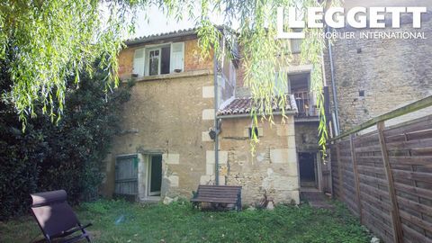 A24113AKB37 - Tastefully renovated, this charming and quirky 2/3 bedroom house in the walls of historic Richelieu has a garden in the former moat. Information about risks to which this property is exposed is available on the Géorisques website : http...
