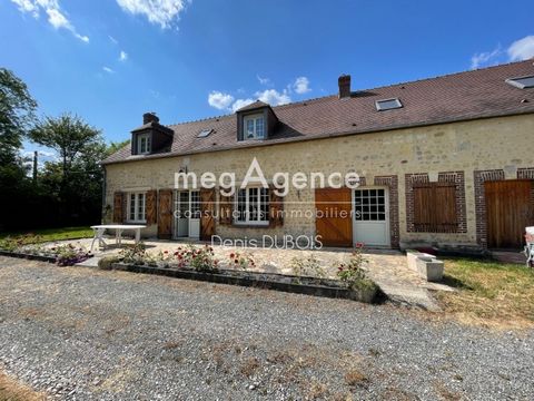 Located at the bottom of a country lane without nuisance and close to all shops, I offer you this renovated farmhouse of 170m2 of living space including on the ground floor a large living room of 55m2, adjoining kitchen, bedroom and bathroom on the g...