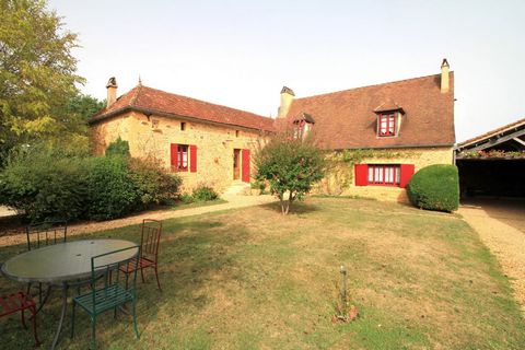 Beautiful stone property close to a small hamlet on the border between the Périgord Pourpre and the Périgord Noir. The property comprises a 3-bedroom main house and 2 guest houses. The first guest house is spread over 2 levels with a spacious and bri...