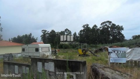 Plot with 600 m2 situated in a very quiet area with good access. Ref.: VCM09717 ENTREPORTAS Founded in 2004, the ENTREPORTAS group with more than 15 years, is a leader in real estate mediation in the markets in which it operates, offering a quality a...