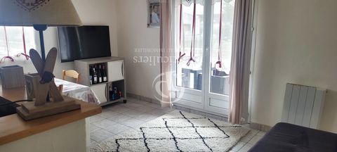 Quiet, this apartment T2 on the territory of Cluses. Housing suitable for a young or retired couple. The interior of 40m2 consists of a bathroom with shower, a kitchen, a small living room, a toilet, corridor with small closet, roller shutters, acces...