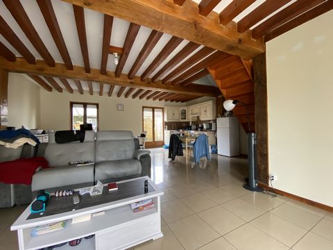 In La Suze-Sur-Sarthe, your DPLG IMMO real estate agency will be happy to help you if you are interested in this house. If you are looking for a rental investment or a future main residence, do not hesitate to come and see this property. In 75m2, thi...
