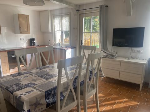 VICTORIA IMMOBILIER offers you to visit this farmhouse type of about 50 m2 consisting on the ground floor, a kitchen open to a living room, 2 bedrooms, a toilet, a bathroom, a closet. Upstairs, the attic is convertible. Enclosed garden of 1073 m2. Th...