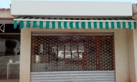 PORTO COLOM - CENTRO - LOCAL. Commercial premises on the ground floor with two entrances, one on the street and one on the plaza. Very central next to medical consultations, bars, restaurants and port. It is rented or sold. It has 50 square meters: i...