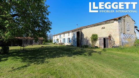 A25266EB17 - Deze karaktervolle stenen boerderij is ideaal gelegen in een rustige omgeving op loopafstand van het dorp Léoville in de Charente Maritime. Er zijn 3 ruime slaapkamers, een grote open keuken / eetkamer en een gezellige zitkamer. Hoewel h...