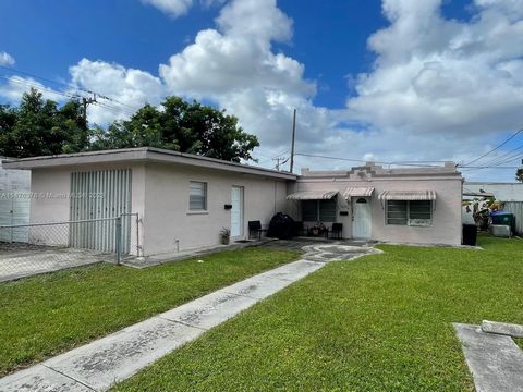 HANDYMAN SPECIAL in sought after location!!!! Duplex, one side of duplex is remodeled. The other side needs total rehab. Convenient access to Shopping, Restaurants, and Entertainment. Motivated Seller, bring your offers!!