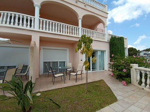 Luxury apartment in a paradisiacal complex, close to services and beaches between the towns of Moraira, Benissa and Calpe. The apartment consists of: terrace, porch, living room, kitchen with breakfast bar, fully equipped, 1 double bedroom with acces...
