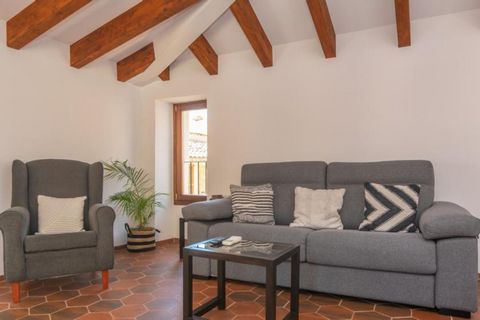Set in the picturesque village of Fornalutx, in the Tramuntana Mountains, this enchanting town house can comfortably accommodate 2 people. There's a terrace on the second floor, great for al fresco dining while contemplating the nice views over the t...