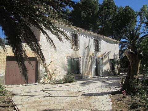 Se vende un cortijo de dos plantas en una zona rural cerca de Partaloa aquí en la provincia de Almería. El Cortijo está situado en un paraíso jardín rodeado de naturaleza y todo tipo de árboles, arbustos y plantas, incluidos olivos centenarios, y est...