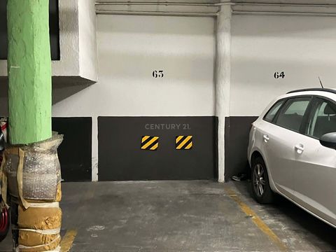 Century 21 NOW IV, ofrece en exclusiva esta plaza de garaje, a escasos metros del ayuntamiento de Getafe, en pleno centro, en una de las zonas más tensionadas en cuanto a la búsqueda de aparcamiento se refiere. La plaza de garaje (63), se encuentra e...