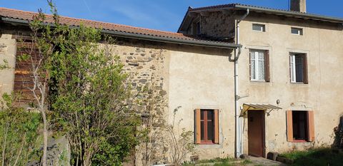 SAINT MAURICE DE LIGNON, venez découvrir cette charmante maison de village exposée plein sud offrant un beau potentiel de rénovation. La maison d'environ 106 m2 habitables dispose de 2 niveaux,  en annexe une écurie de 70 m2 et une grange de 90 m2. U...