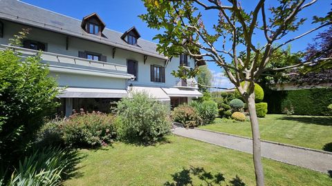 VALGELON-LA ROCHETTE (73110), a stone's throw from the city center, Sonia and Cyrille JEANTAUD invite you to discover this stone house of more than 406 m² with unparalleled charm. This real estate tenement is built on a 1053 m² enclosed plot of land ...