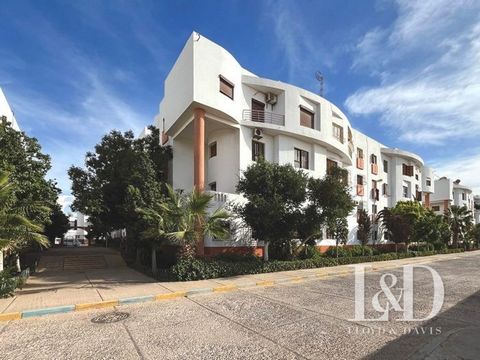 In the heart of the administrative district of Agadir Dakhla (near Hassan 1st Avenue), in a secure and guarded 24-hour residence, for sale, fully furnished and equipped three-room apartment. Located on the second floor, overlooking an interior courty...
