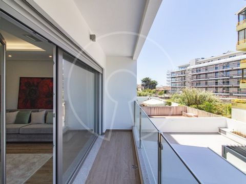 Located in Quinta das Marianas, in Carcavelos, is this 6-storey building with 14 apartments already licensed for use. Built in a prime residential area, close to schools, shops and services. Three-bedroom apartments with balconies and closed garages....