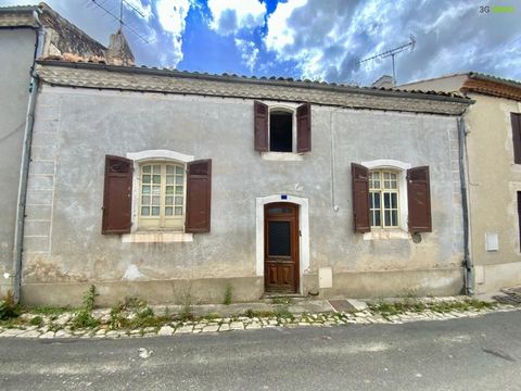 Townhouse with garden to renovate, located in the heart of the village of Mézin, this spacious townhouse of 130 m² requires a complete renovation. In the heart of the village, close to shops, schools and public transport, come and discover this house...