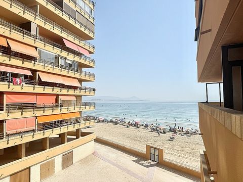 Appartement de 2 chambres en bord de mer à Arenales de Sol. Appartement spacieux avec 2 chambres, 2 salles de bain complètes et 1 toilette en bord de mer à Arenales de Sol. Cette maison avec des vues spectaculaires sur la mer est située à 1 minute à ...