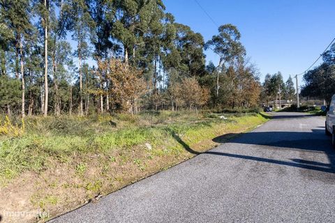 Terreno para venda em Barrô Barrô, uma  freguesia situada em Águeda, Portugal, é um local que combina o charme rural com uma oferta diversificada de serviços essenciais para atender às necessidades da comunidade local. Ao adentrar as ruas tranquilas ...