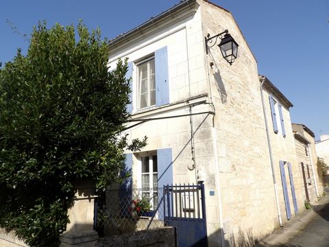 Das Hotel liegt im Herzen des Dorfes CRAZANNES, in einer ruhigen Gegend, biete ich Ihnen dieses charmante Haus auf 2 Ebenen an, das im Erdgeschoss aus einer Küche, einem Wohnzimmer und im Obergeschoss 2 Schlafzimmern besteht, von denen eines sehr gro...